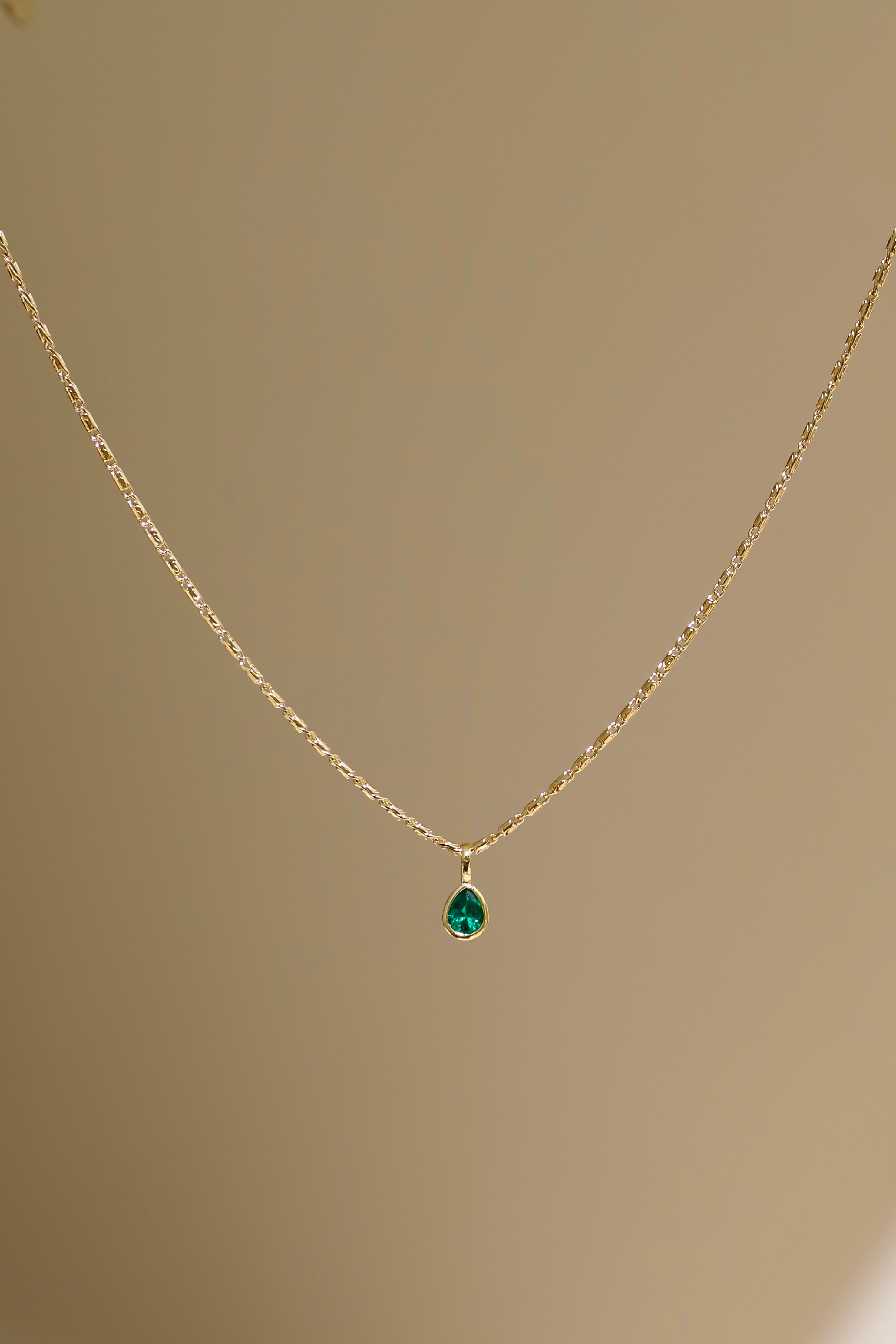  EMERALD TEARDROP BEZEL NECKLACE