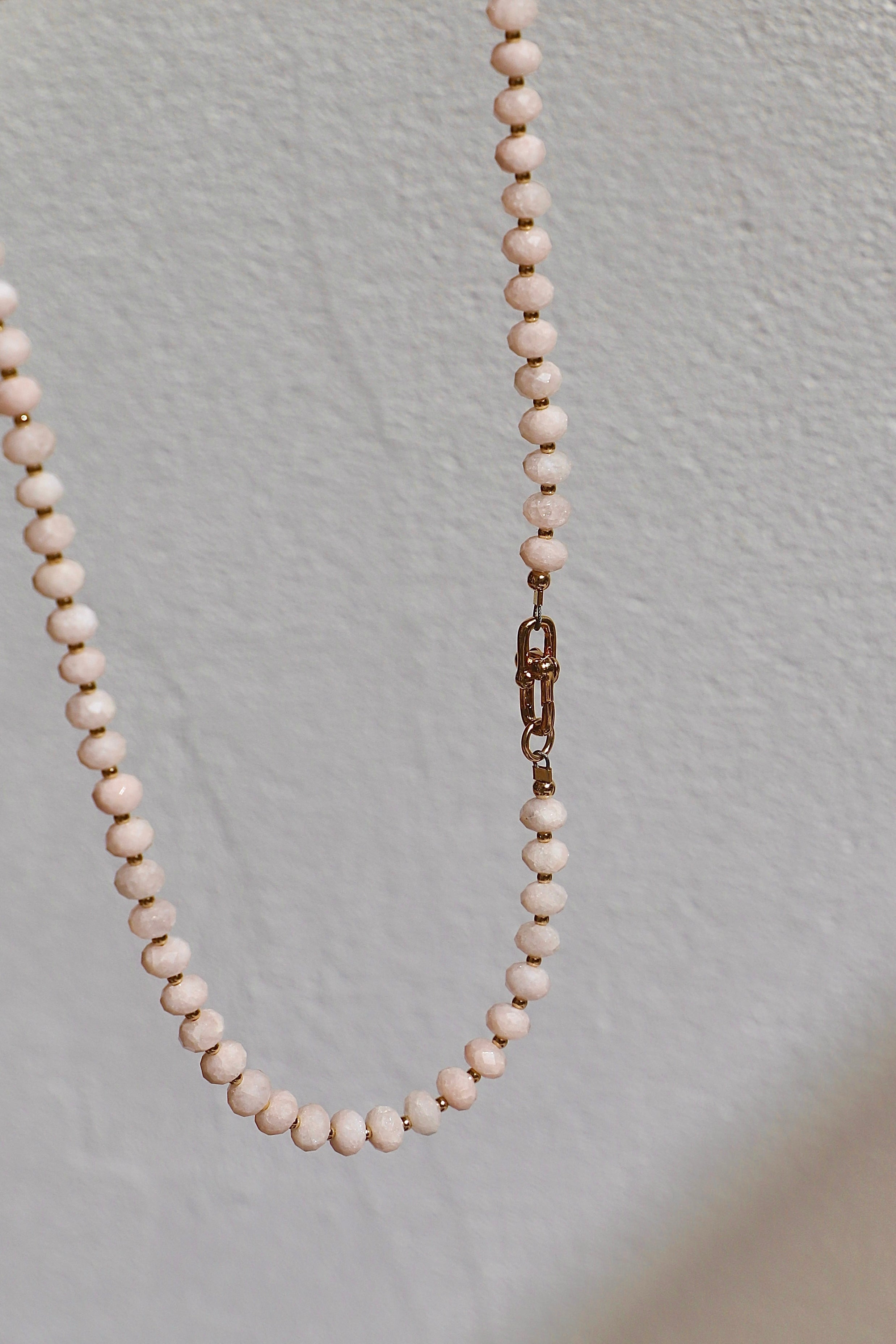  POWDER MORGANITE BEADED NECKLACE