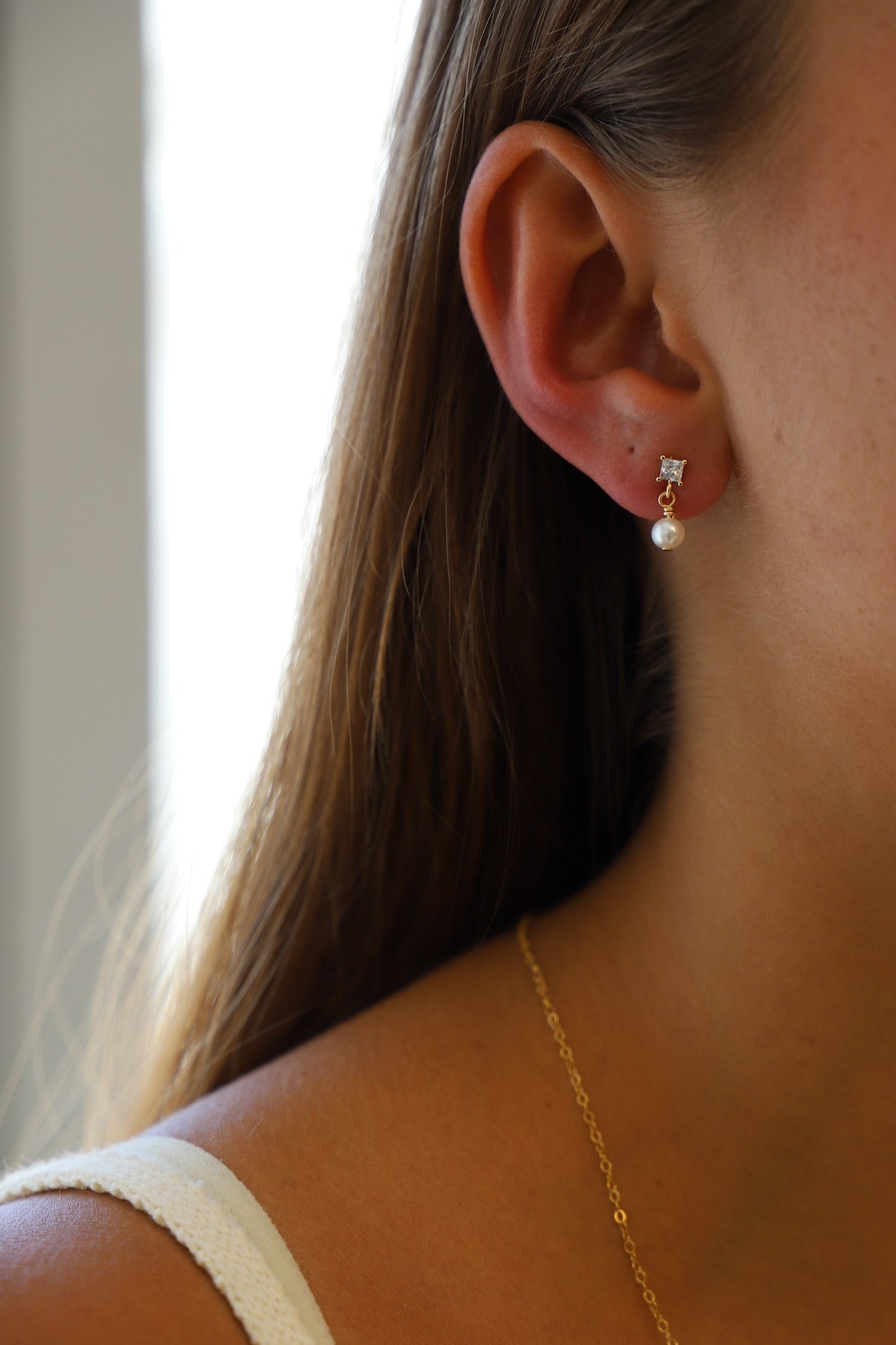  CLAIRE PEARL STUDS