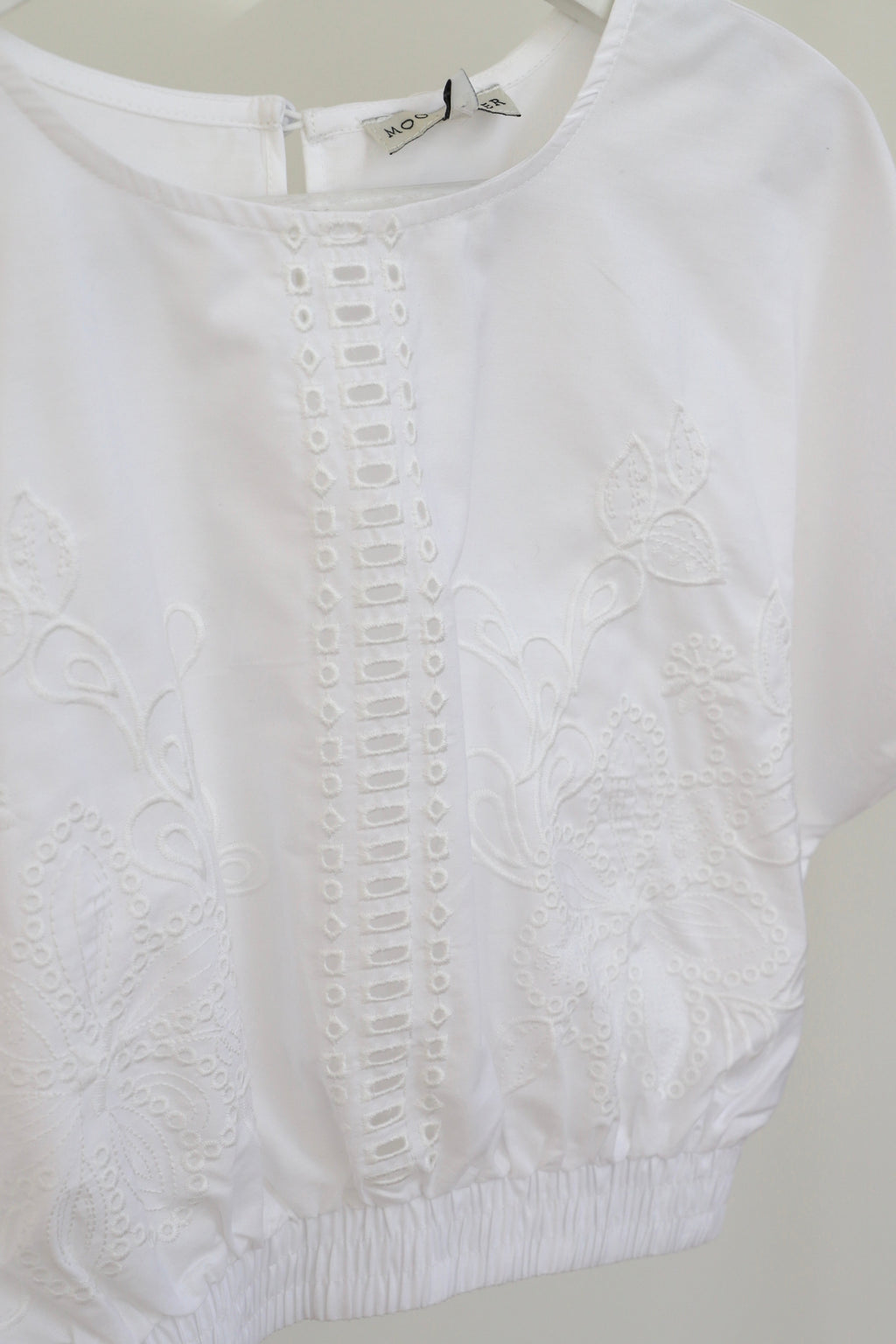  EYELET BALLOON CROP TOP