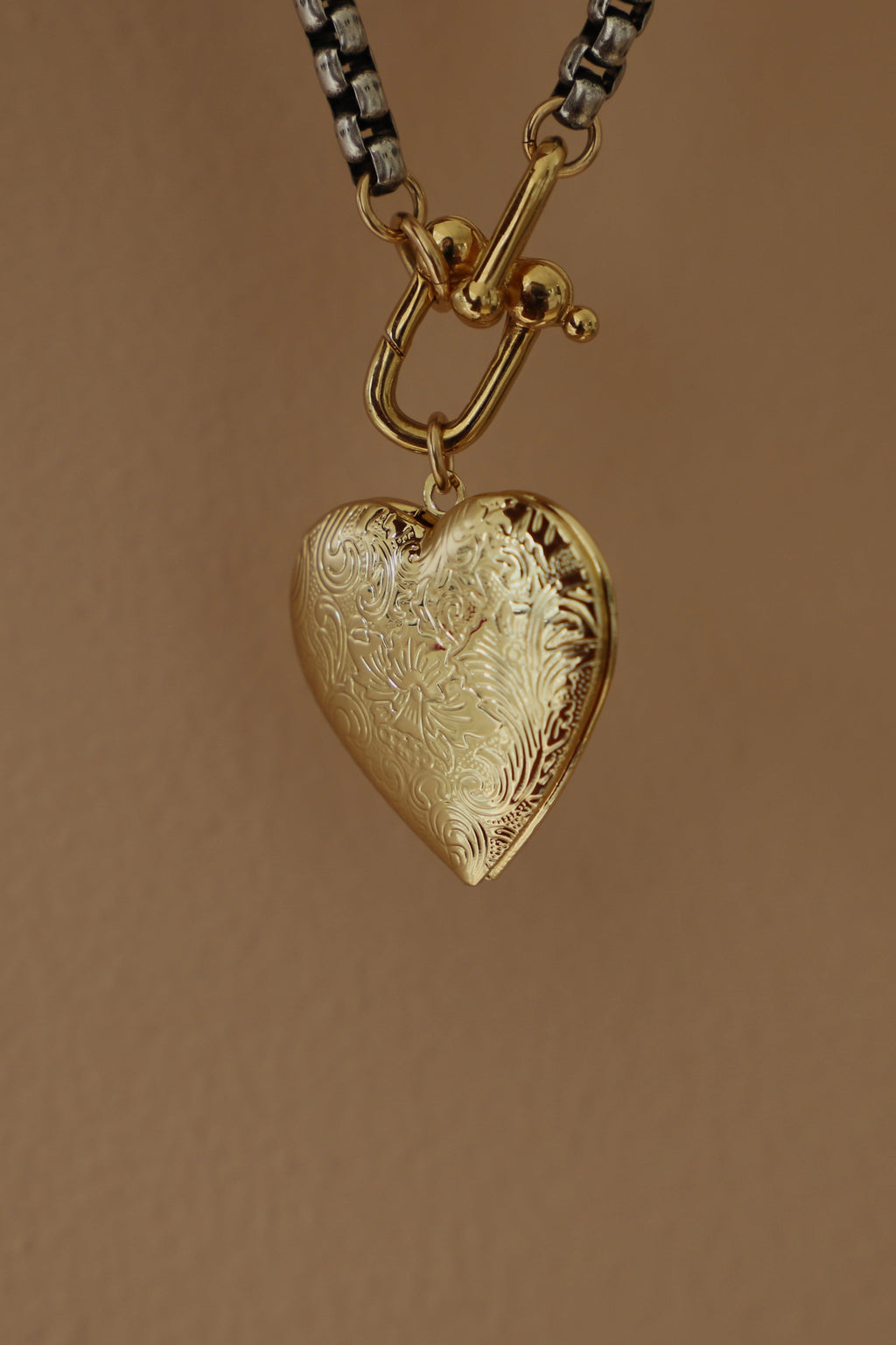  EMBOSSED HEART LOCKET
