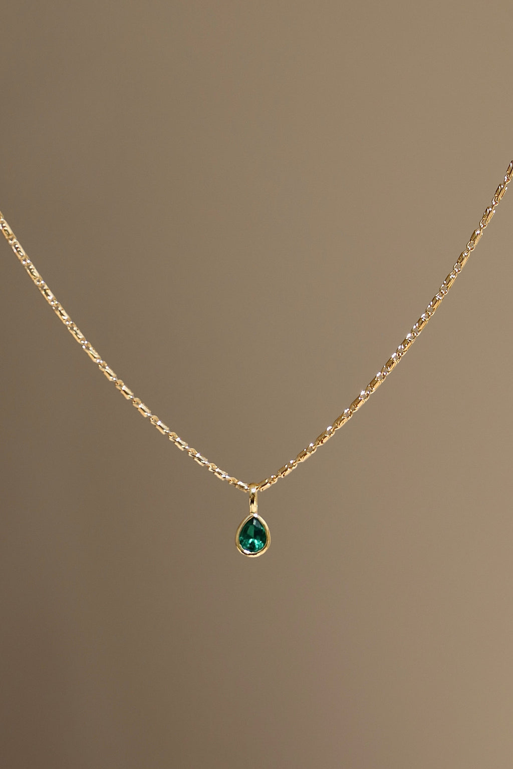  EMERALD TEARDROP BEZEL NECKLACE