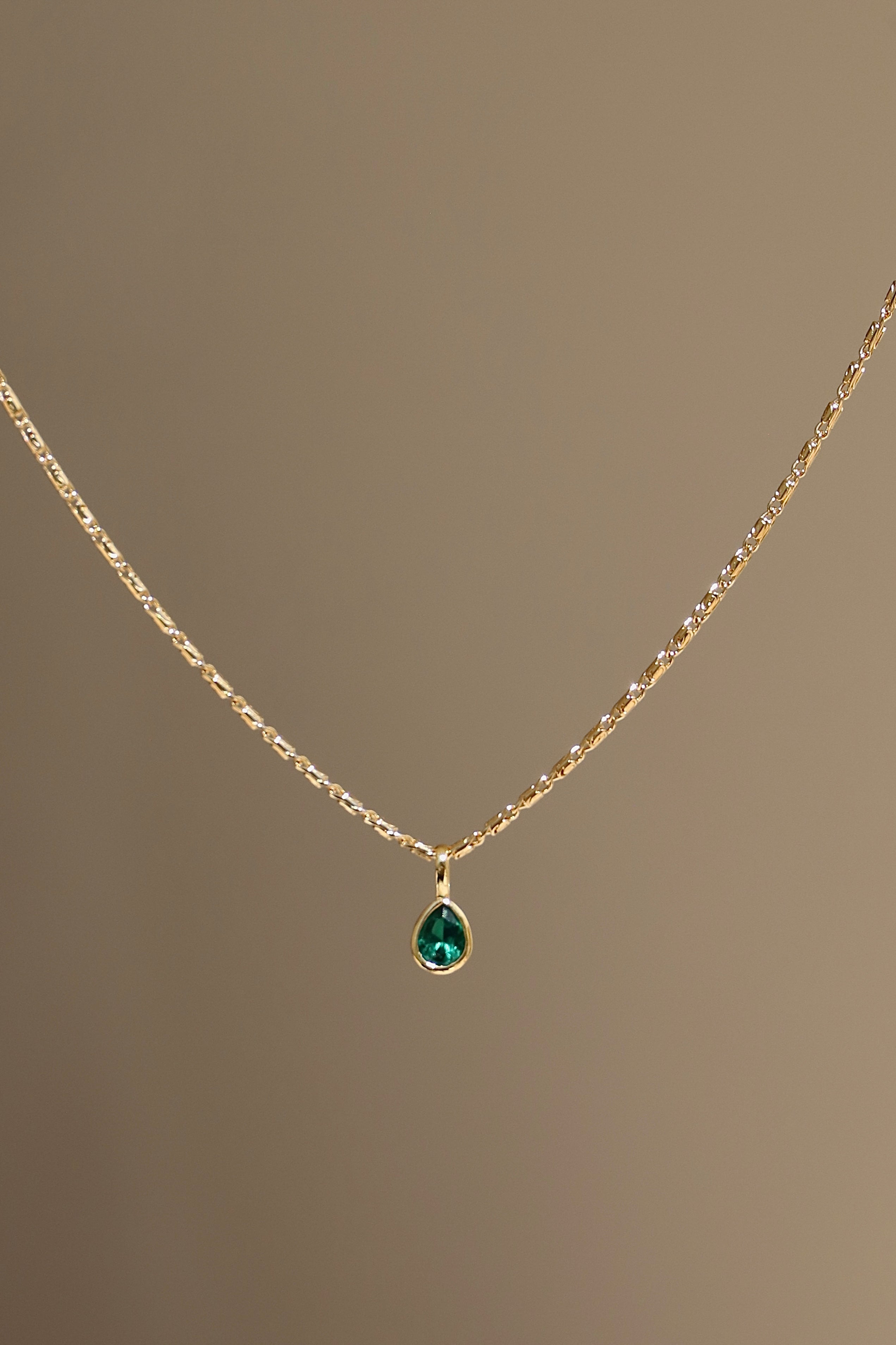  EMERALD TEARDROP BEZEL NECKLACE