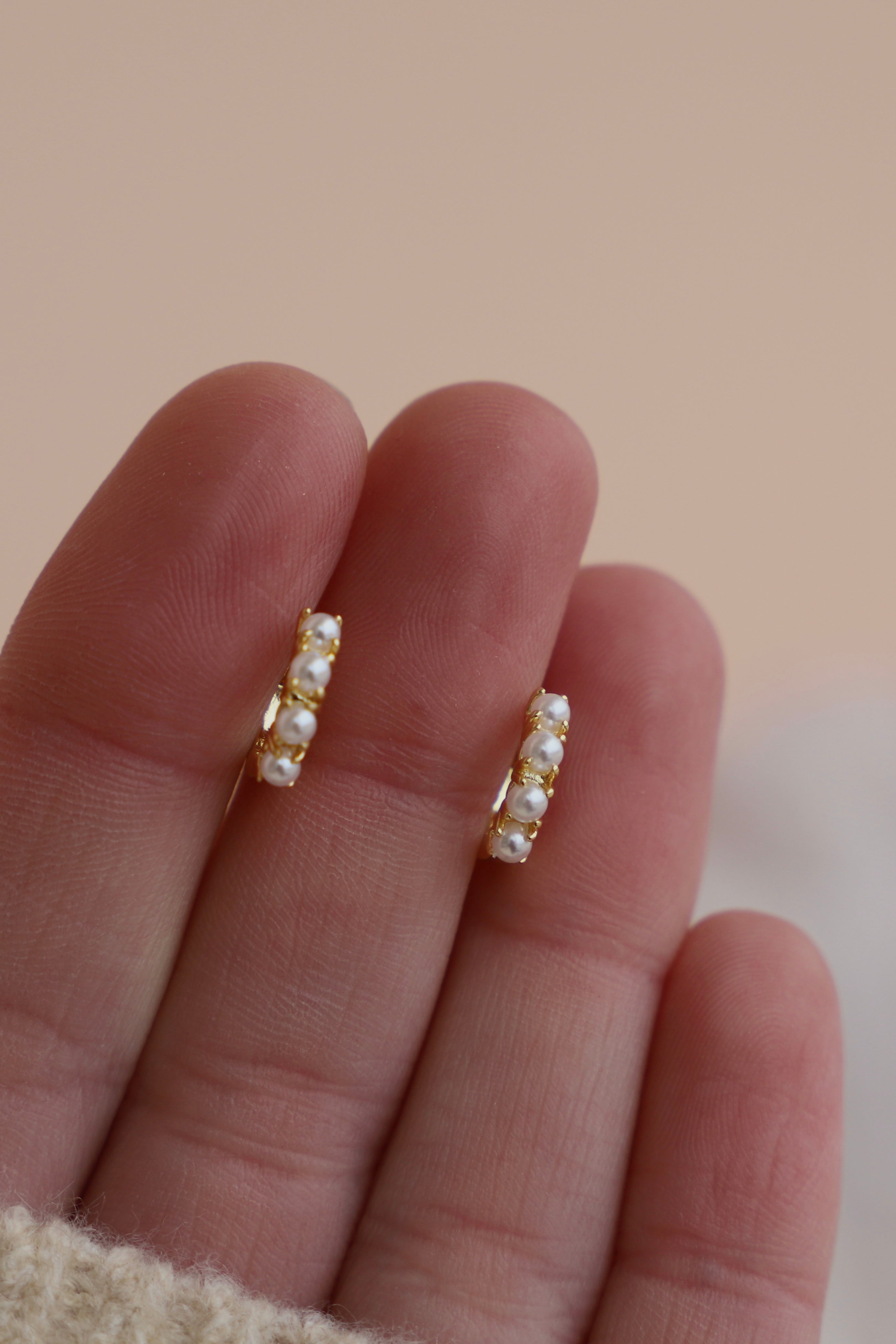  MINI PEARL HOOPS