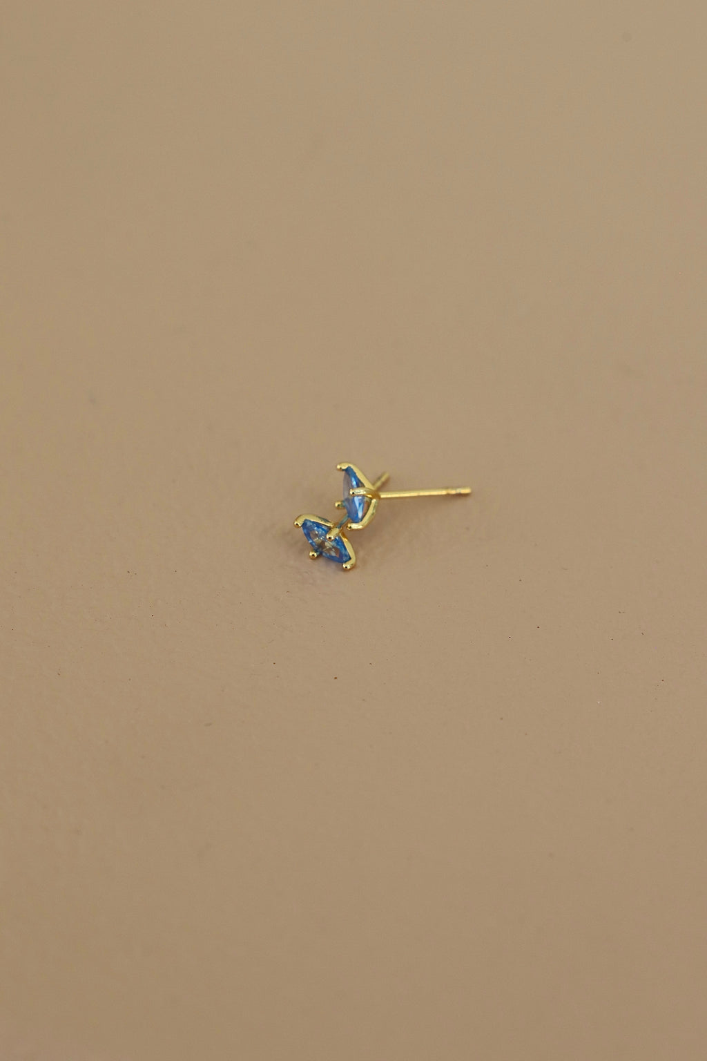  CZ DIAMOND SHAPED STUD