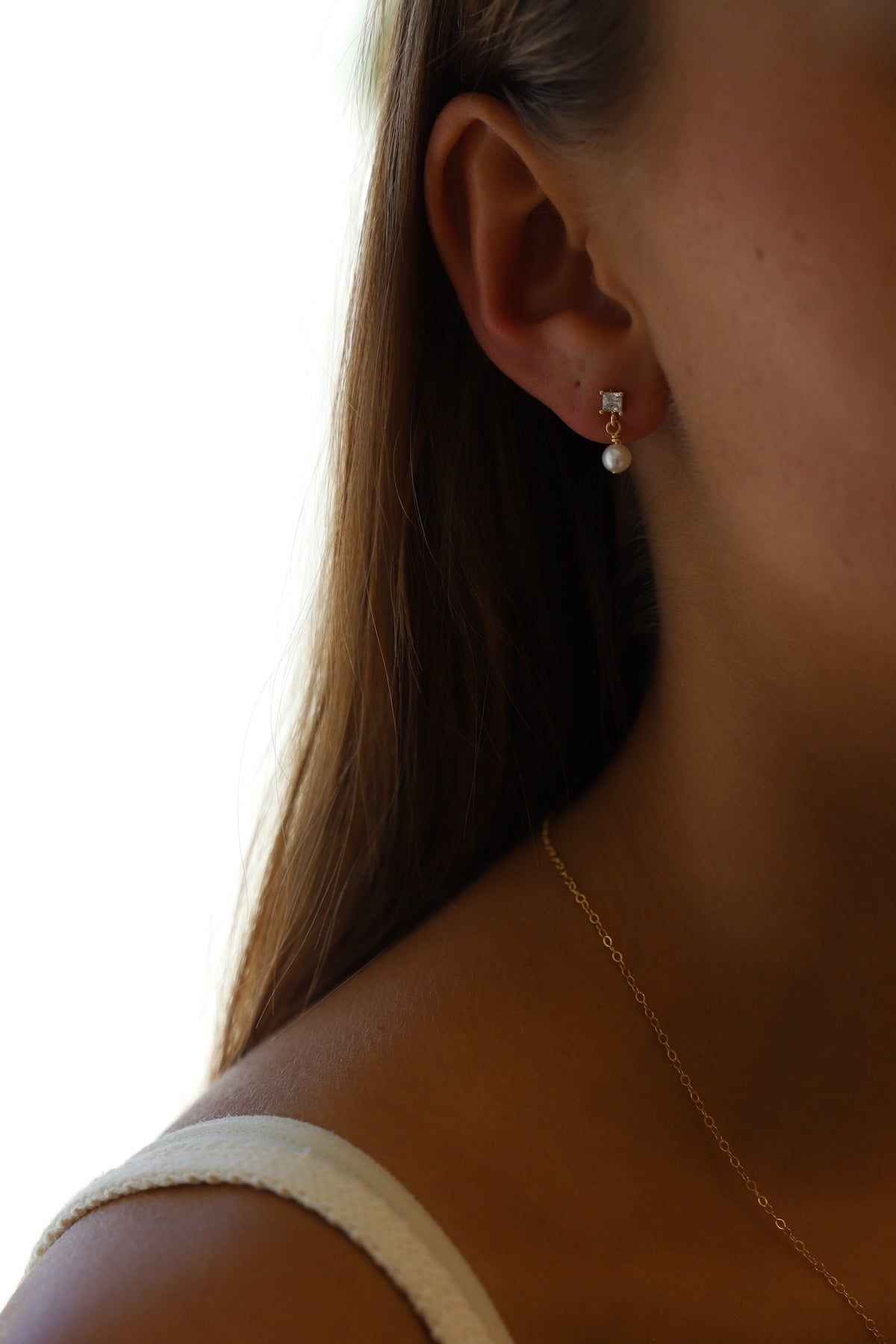  CLAIRE PEARL STUDS