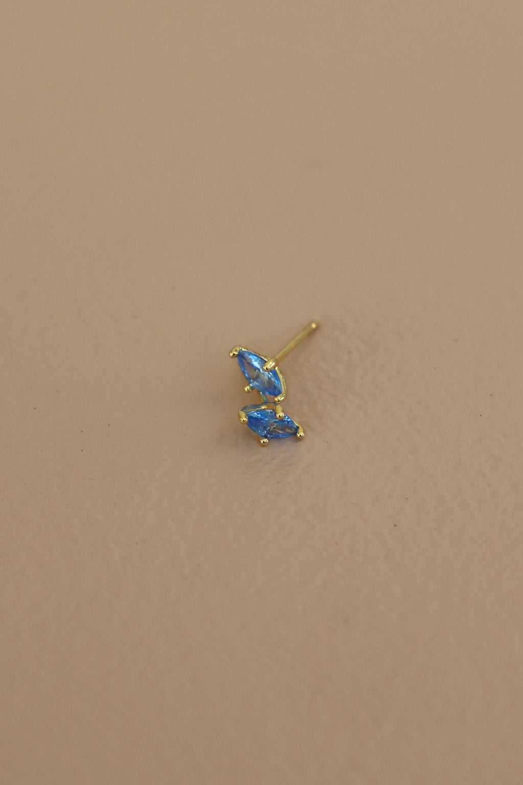  CZ DIAMOND SHAPED STUD