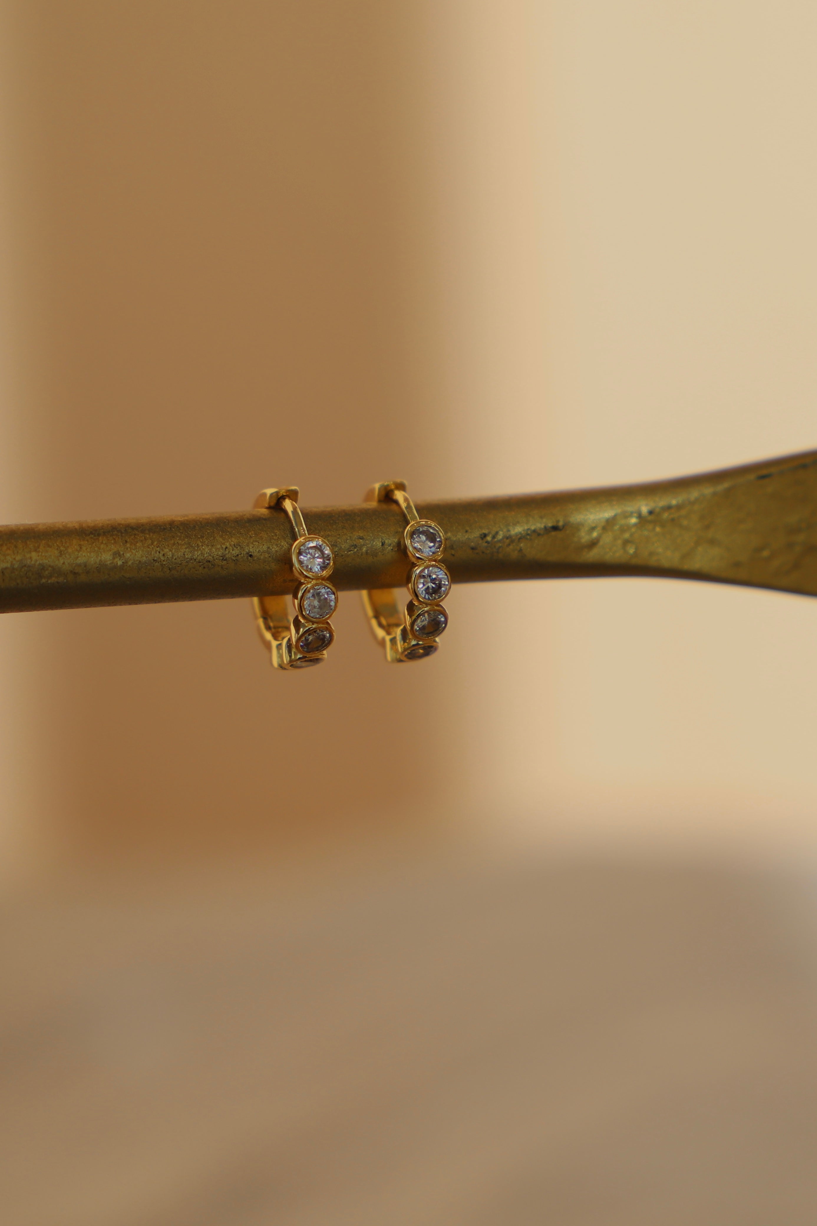  ETERNITY HUGGIE HOOP