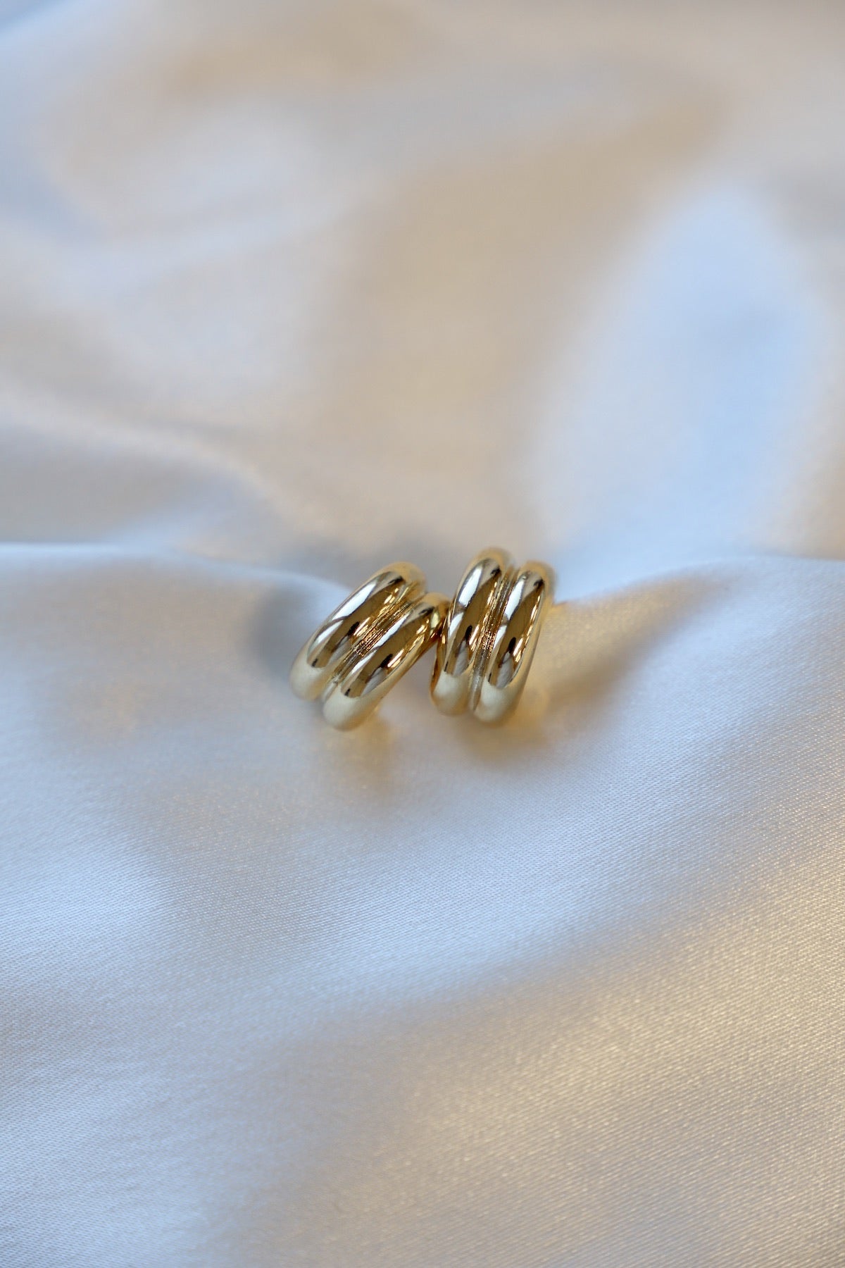  THE NINES CHUNKY DOUBLE HOOP