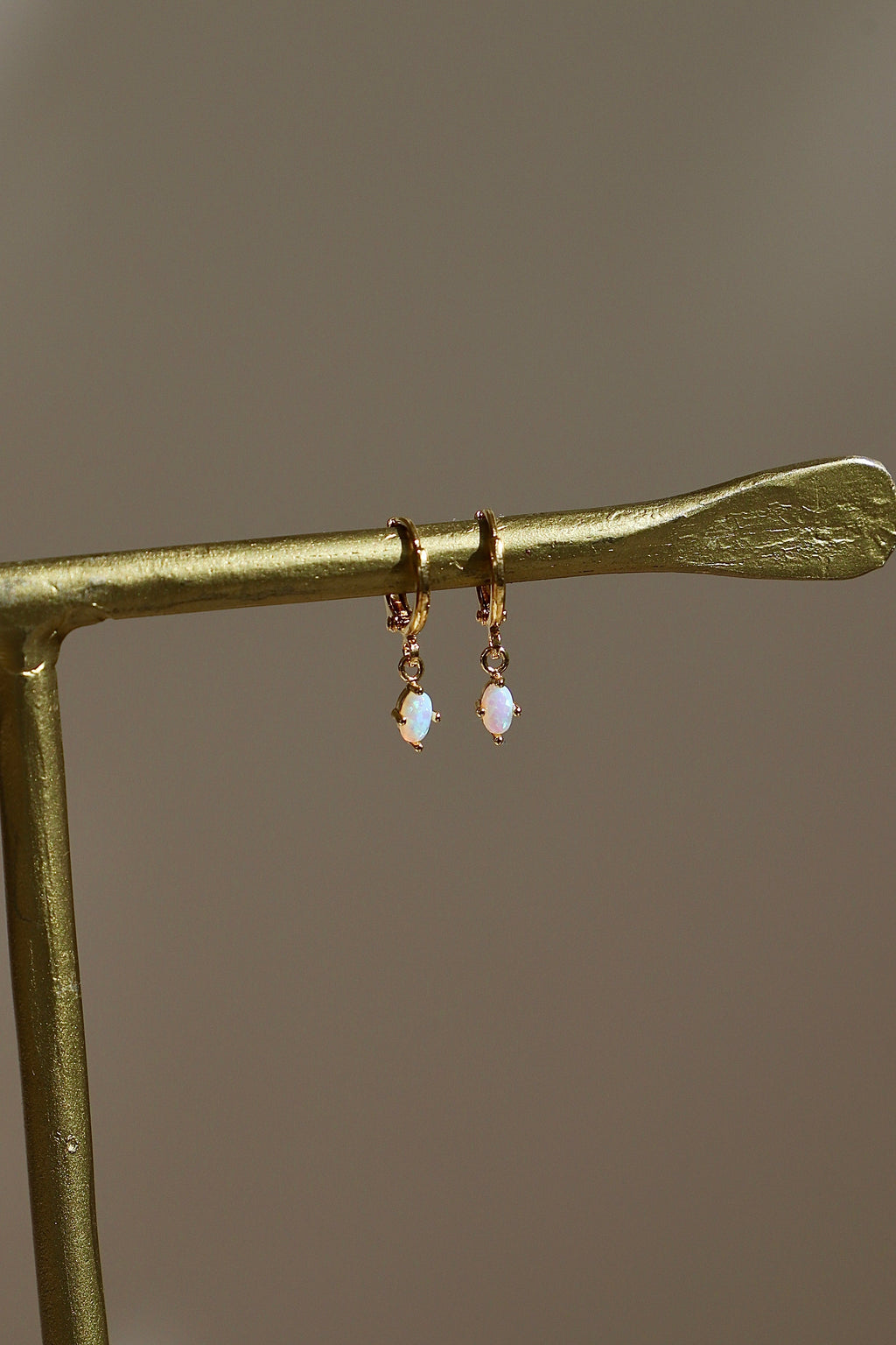  MINI OVAL OPALITE HUGGIES