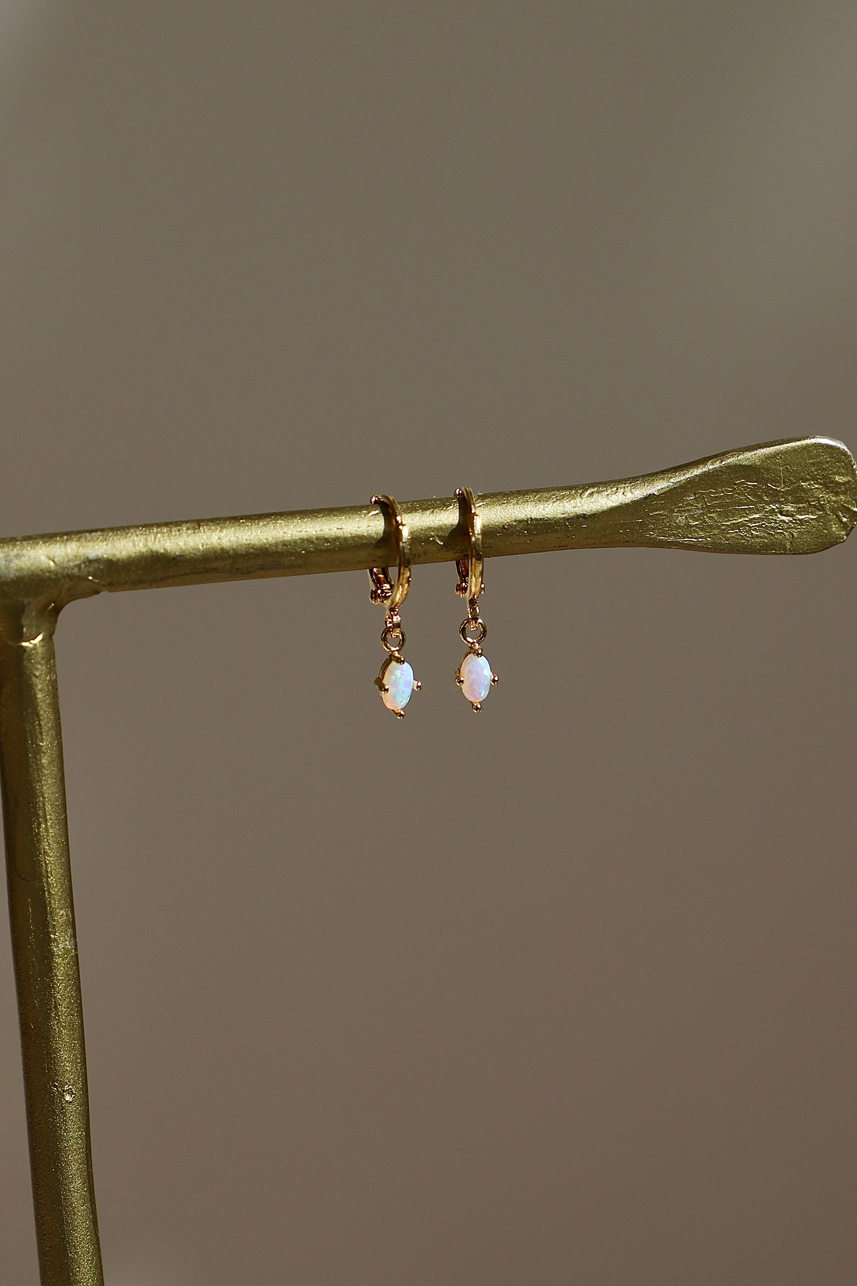  MINI OVAL OPALITE HUGGIES