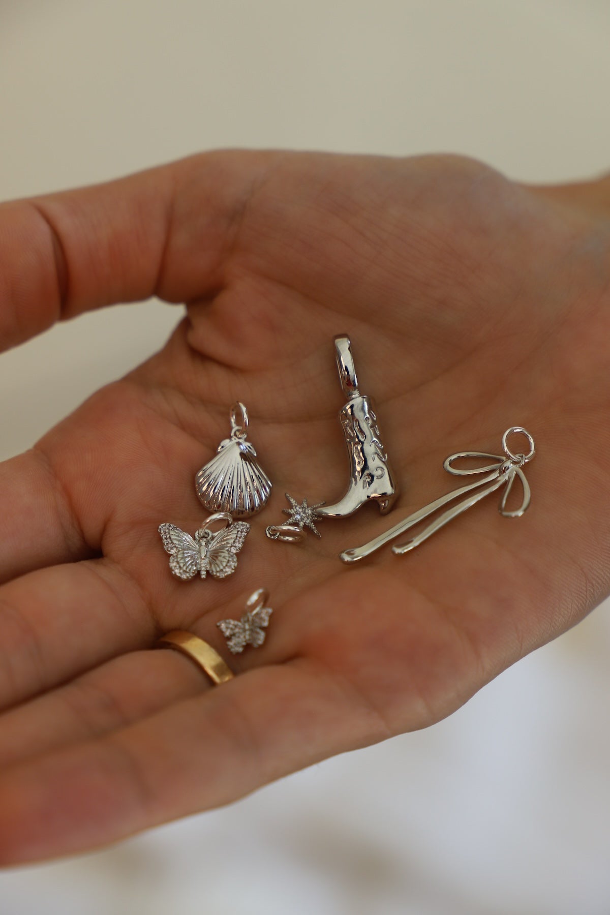  RIBBON CHARM