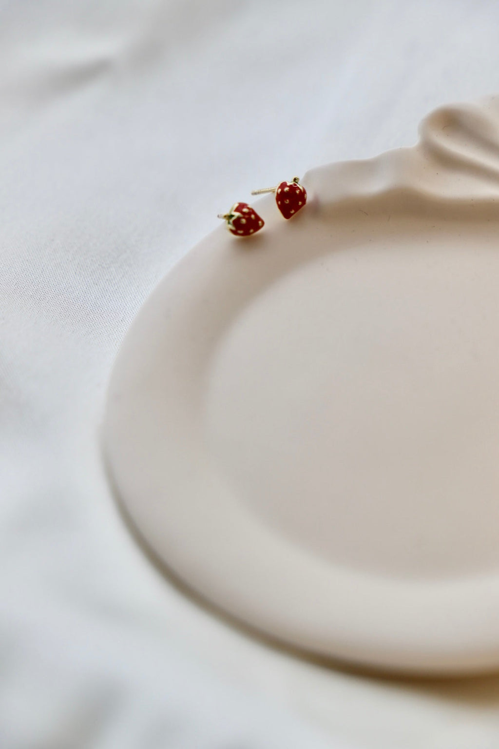  MINI STRAWBERRY STUDS