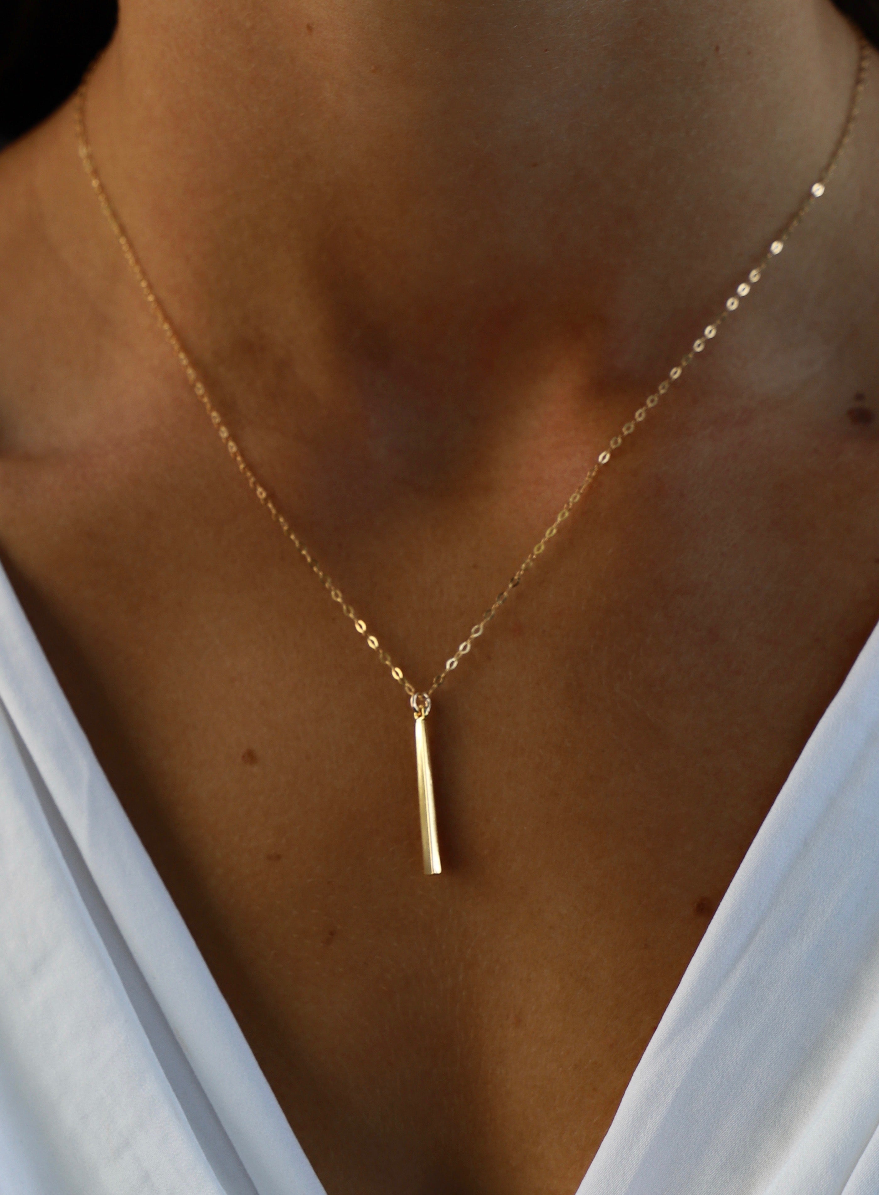  PETITE BAR NECKLACE
