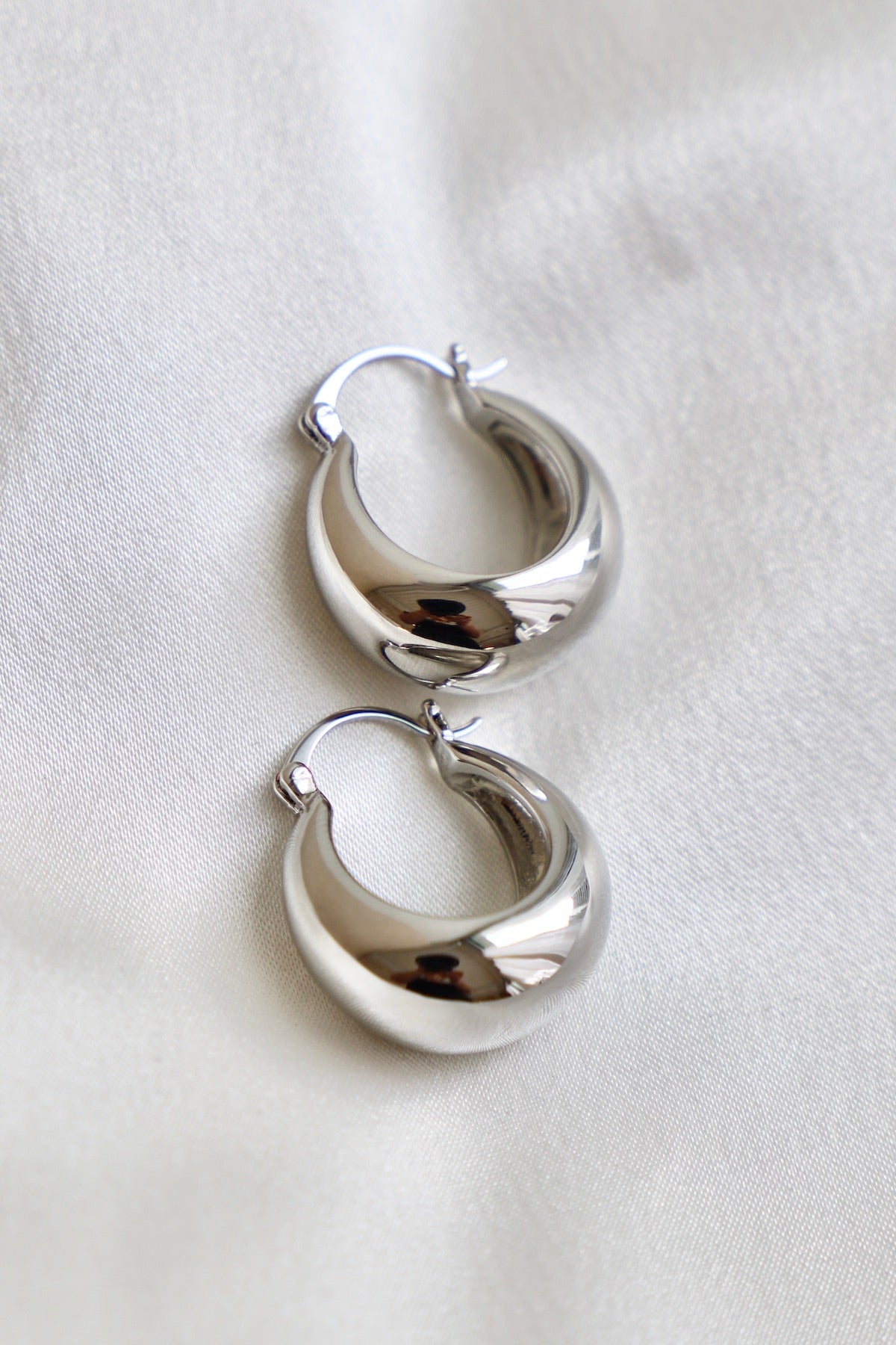  SILVER COCO CHUNKY HOOP EARRINGS