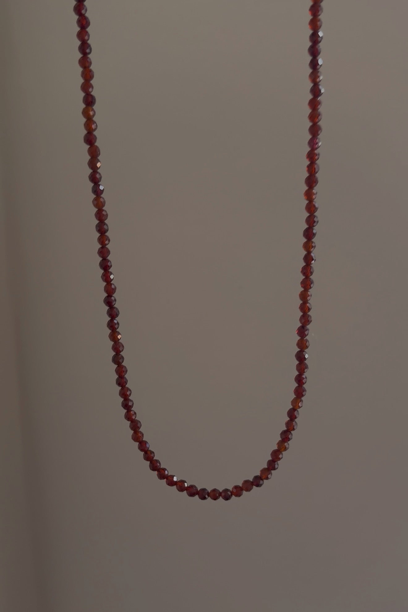  SEMI-PRECIOUS GARNET BEADED NECKLACE