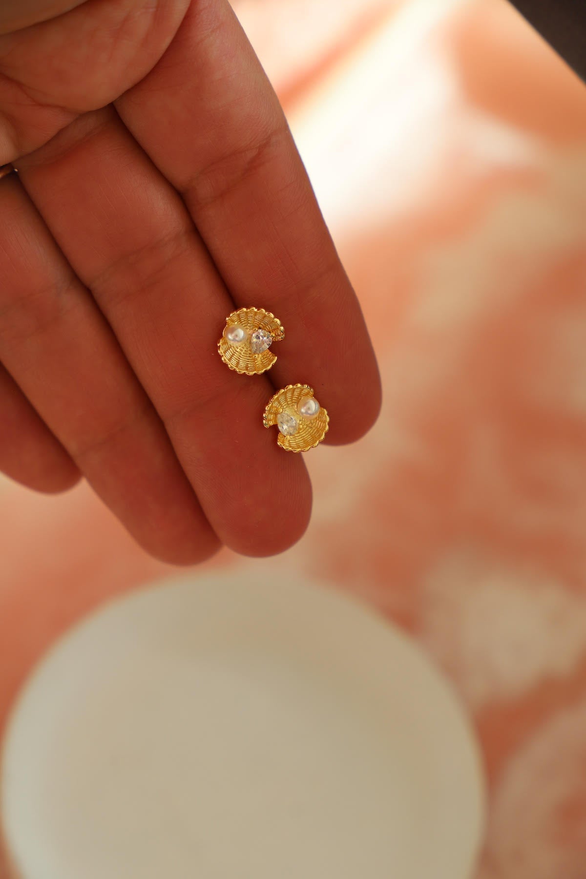  CLAM STUDS